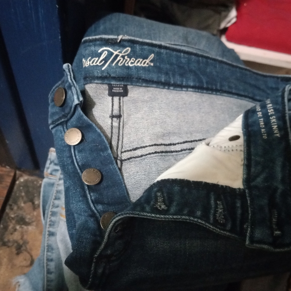 Levi's universal threads and other name brands of women's jeans - Picture 2 of 16